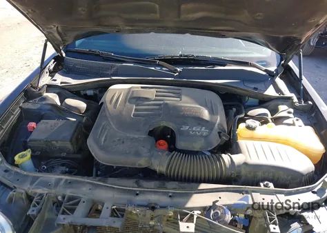 2017 Chrysler 300 Limited z USA, uszkodzony, nr VIN 2C3CCAAG5HH553065